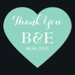 Merci sticker en forme de coeur de la monnaie<br><div class="desc">Un mariage en forme de coeur de la monnaie, merci les autocollants. Couleur arrière - plan personnalisée et verte et blanche. Élégante typographie de script. Utilisez comme enveloppes romantiques sceaux / scellants ou comme étiquette de mariage monogrammé pour remercier les invités. Forme de symbole d'amour mignonne avec texte élégant. Aussi...</div>