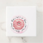 Merci une étiquette de donut à trou (En situation)