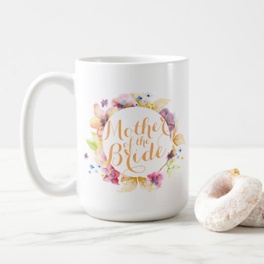 Mère de la mariée Floral Mariage classique Mug (Avec donut)