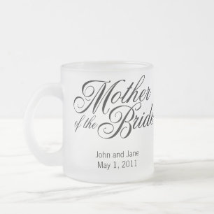 Mère de la tasse de jeune mariée