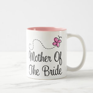 Mère de la tasse de mariage de jeune mariée