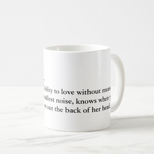 Mère… Définition d'une tasse drôle de maman (Devant droit)