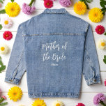 Mère du Mariage de mariée Script blanc<br><div class="desc">Mère de la Mariage mariée Denim Jacket en Script blanc. Bon pour les Mariages,  la fête nuptiale,  la fête de baccalauréat Dîner de répétition. Découvrez d'autres produits avec ce design dans la collection ci-dessous.</div>