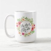 Mère élégante de la jeune mariée épousant la tasse (Gauche)