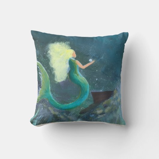 Mermaid with her pearl cushion throw pillow kussen (Voorkant)