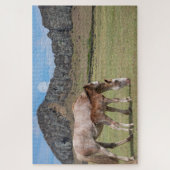 Merrie & veulen bij vulkaankrater van Rano Raraku Legpuzzel (Verticaal)