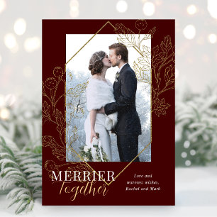 Merrier Together Pas getrouwd kerstfoto Burgundy Feestdagenkaart