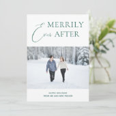 Merrily Ever After Green Script Kerstfoto Feestdagenkaart (Staand voorkant)