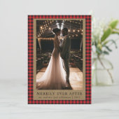 Merrily Ever After Rustic Red Buffalo geruite fot Feestdagenkaart (Staand voorkant)