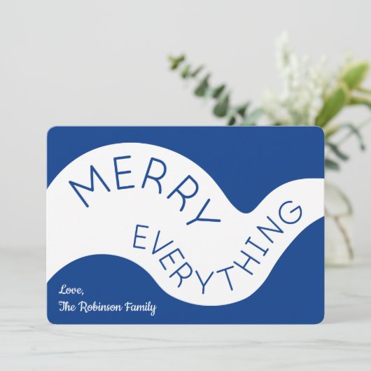 Merry Alles Blue Typography Abstracte Curves Feestdagenkaart (Staand voorkant)