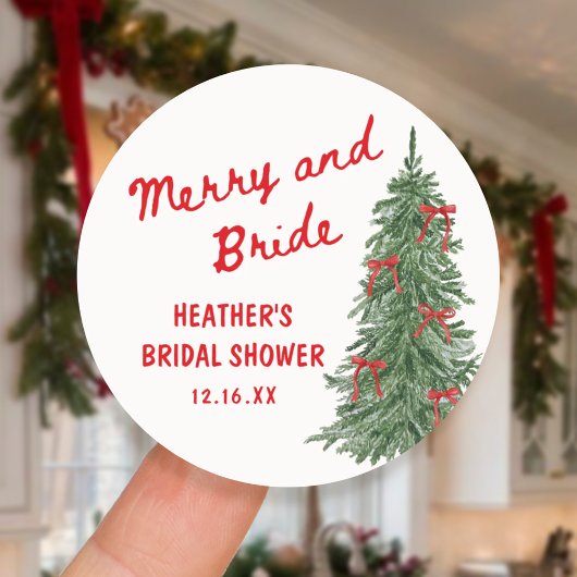 Merry and Bride Whimsical Kerst Bruiloft Feest Ronde Sticker