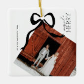 Merry and Married Script Photo Christmas Bow Keramisch Ornament (Voorkant)