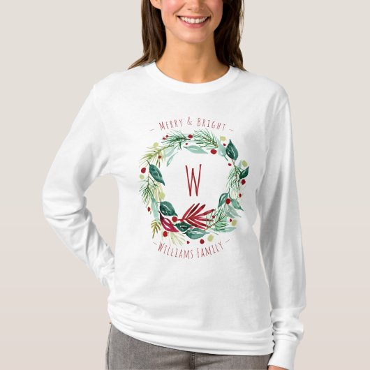 Merry & Bright Greenery Wreath Monogram Holiday T-shirt (Voorkant)