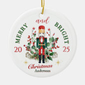 Merry & Bright Nutcracker Solder Holly Berry Keramisch Ornament (Voorkant)
