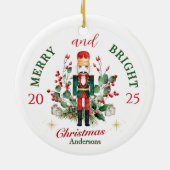 Merry & Bright Nutcracker Solder Holly Berry Keramisch Ornament (Achterkant)
