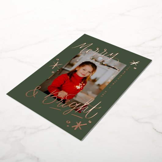 Merry & Bright Snowflake Lettered Photo Overlay Folie Feestdagenkaart (Gedraaid)