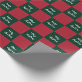 Merry Christmas Script Green and Red Checkerboard Cadeaupapier (Hoek)