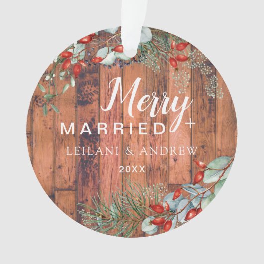 Merry getrouwd Holly Greenery Kerst Rustiek Ornament (voorkant)