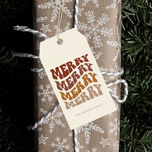 Merry Groovy Wavy Brown Typografie Kerst Cadeaulabel