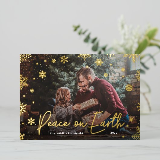 Merry Magic | Snowflake Overlay-out met kerstmis Folie Feestdagenkaart (Staand Voorkant)