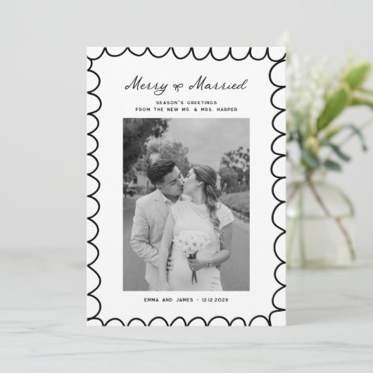 Merry & Married Bow Foto Kerst Passen getrouwd Feestdagenkaart (Staand voorkant)