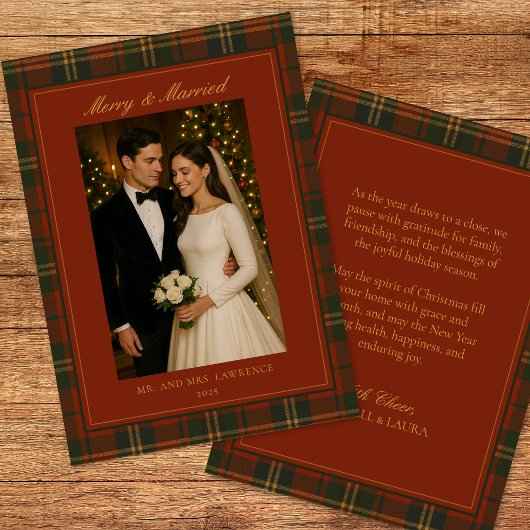 Merry & Married Newlywed Plaid Christmas Photo Feestdagenkaart