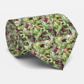 Mesclun salad mengen met tong stropdas (Opgerold)