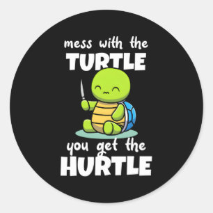 Mess met de schildpad krijg je de horzel ronde sticker