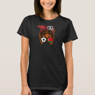 Messy Bun Haar Bruin Huid Voetbal Meisje Wit-Rusla T-shirt