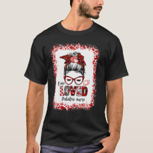 Messy Bun Hair One geliefde kinderverpleegkundige  T-shirt
