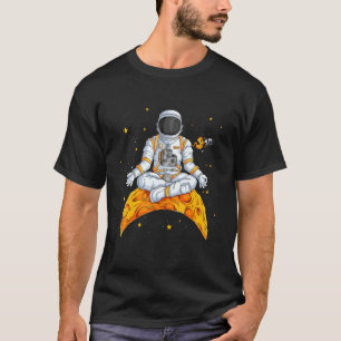 Met de hand getekende astronaut in een ruimtepak d t-shirt