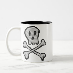 Met de hand getekende mozaïek piratenschedel afbee tweekleurige koffiemok