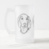 met de hand getekende schets zwarte witte puppy matglas bierpul (Links)