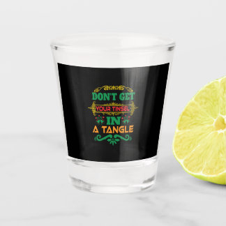 Met de kerstcadeautjes krijg je je Tinsel niet in Shot Glas