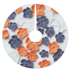 Met de lente vervaardigde plantenslijmen oranje bl kerstboom rok