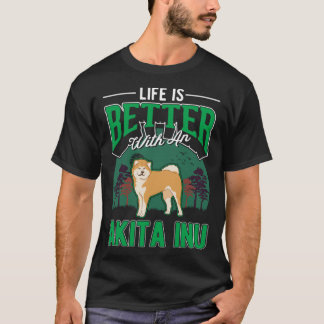 met een Akita Inu T-shirt
