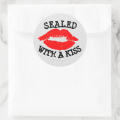 MET EEN KISS, RODE LIPS-STICKERS RONDE STICKER (Tas)