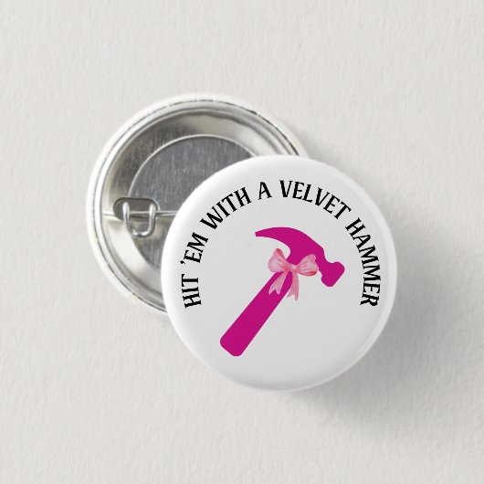 Met een klittenhamer ronde button 3,2 cm (Voorkant /achterkant)