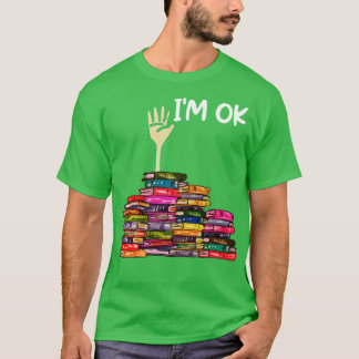 Met een lange hoes vol boeken t-shirt