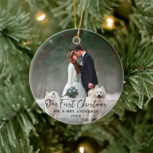 Met handgeschreven script Eerste Kerstbruiloft Fot Keramisch Ornament