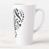 met hartstencil snijdende romance latte mok (Rechts)
