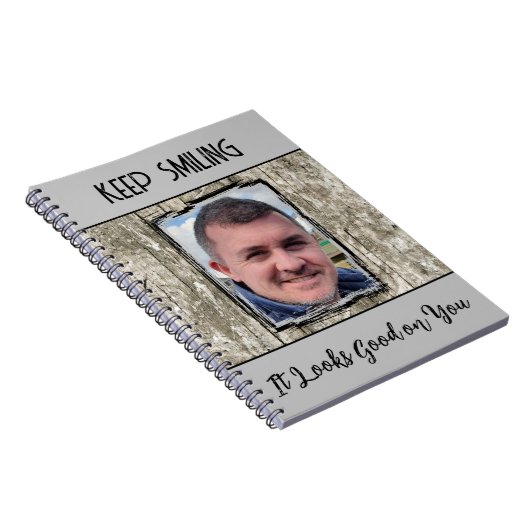 Met het effect Faux grijs hout blijft het glimlach Notitieboek (Rechterzijde)