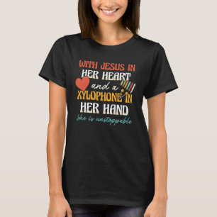 Met Jezus in haar hart en een xylofoon in haar han T-shirt