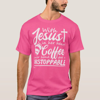 Met Jezus in haar hart en koffie in haar hand T-shirt