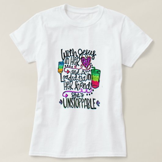 Met Jezus in het hart geladen thee in haar hand T-shirt (Design voorkant)