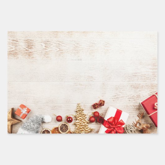 Met kerstmis behandelde items op een Rustige Woode Inpakpapier Vel (Voorkant)