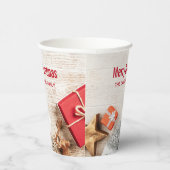 Met kerstmis behandelde items op een Rustige Woode Papieren Bekers (Rechts)