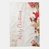 Met kerstmis behandelde items op een Rustige Woode Theedoek (Verticaal)