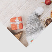 Met kerstmis behandelde items op een Rustige Woode Tissuepapier (Detail)