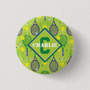 Met naam en initiaal, groene en paarse tennisracke ronde button 3,2 cm